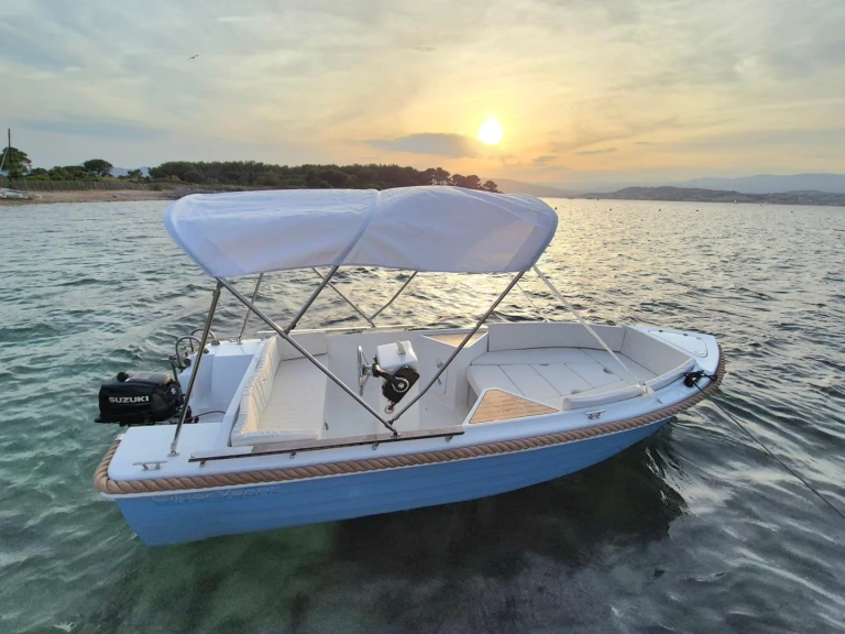 Location Bateau à moteur Silver avec permis