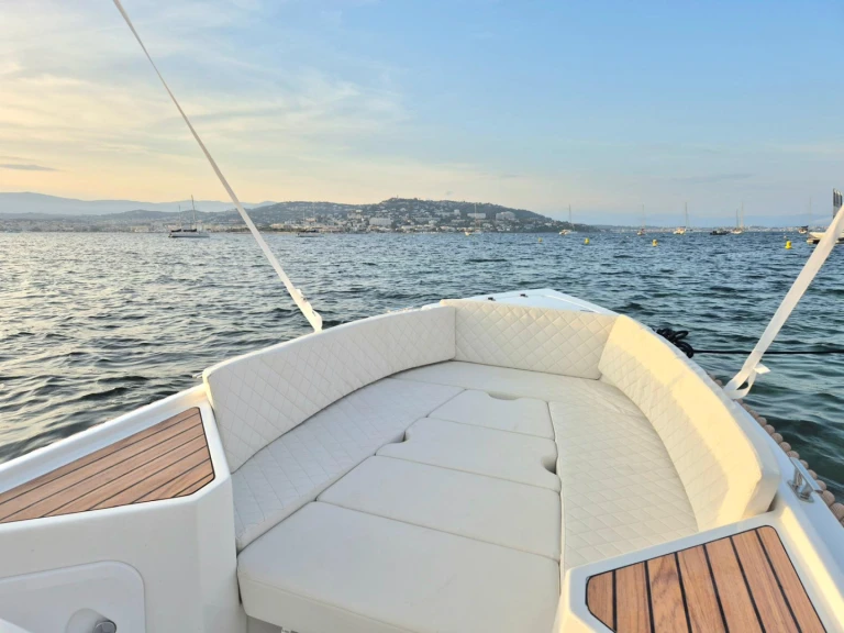 Bateau à moteur à louer à Cannes au meilleur prix