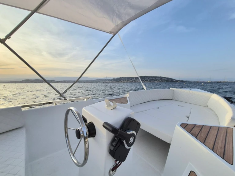 Louez un Silver Silver yacht 495 à Cannes