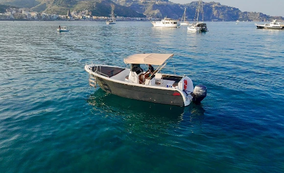 Louer Bateau à moteur avec ou sans skipper Lever à Isola Bella