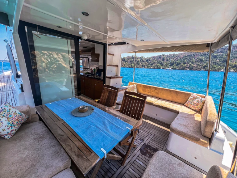 Location Bateau à moteur à Skopea Marina - Custom Made Agara 44