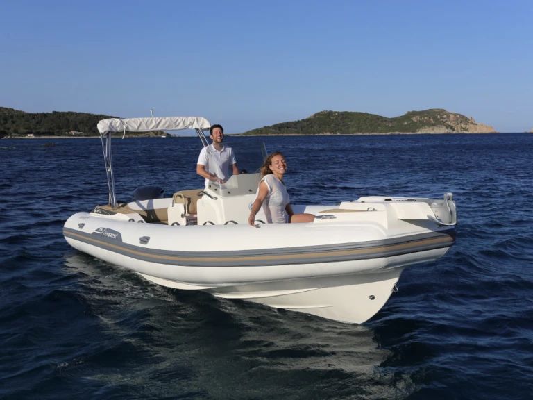 Location bateau Fréjus pas cher Tempest 775 Open