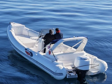 Location à Mandelieu-la-Napoule - Selva Selva D800 sur SamBoat