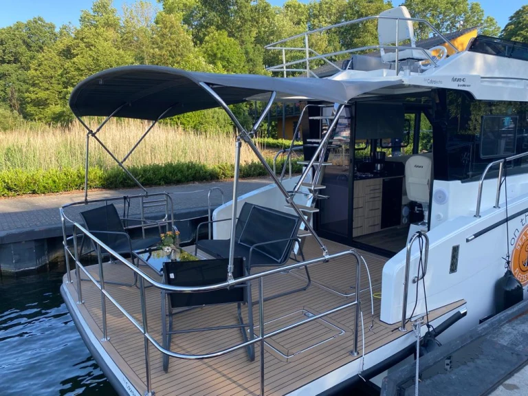 Louer Bateau à moteur avec ou sans skipper Cobra à Fleesensee