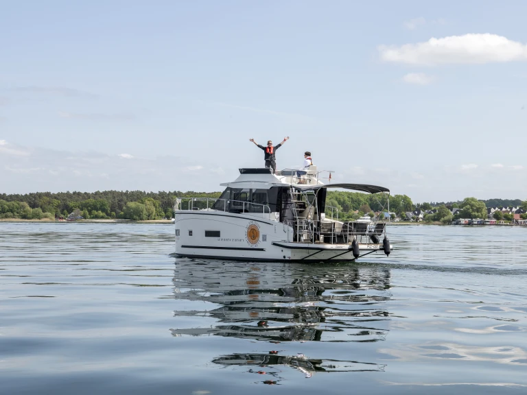 Bateau à moteur à louer à Fleesensee au meilleur prix