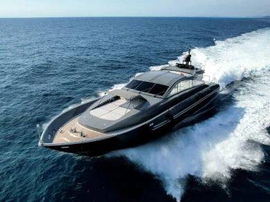 Hire Luxury Yacht  with a boat licence