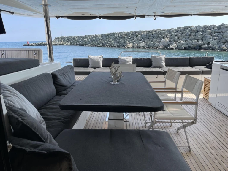 Location bateau Lagoon Lagoon 630 Motor Yacht à Lávrio sur Samboat