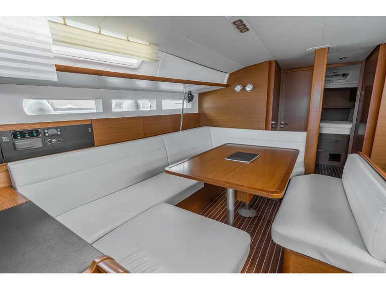 Louer Voilier avec ou sans skipper Jeanneau à Álimos