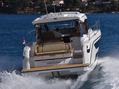 Luxury Yacht rental in Trogir - Bavaria Bavaria SR38 Hard Top