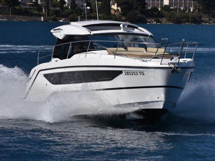 Location bateau Bavaria Bavaria SR38 Hard Top à Trogir sur Samboat