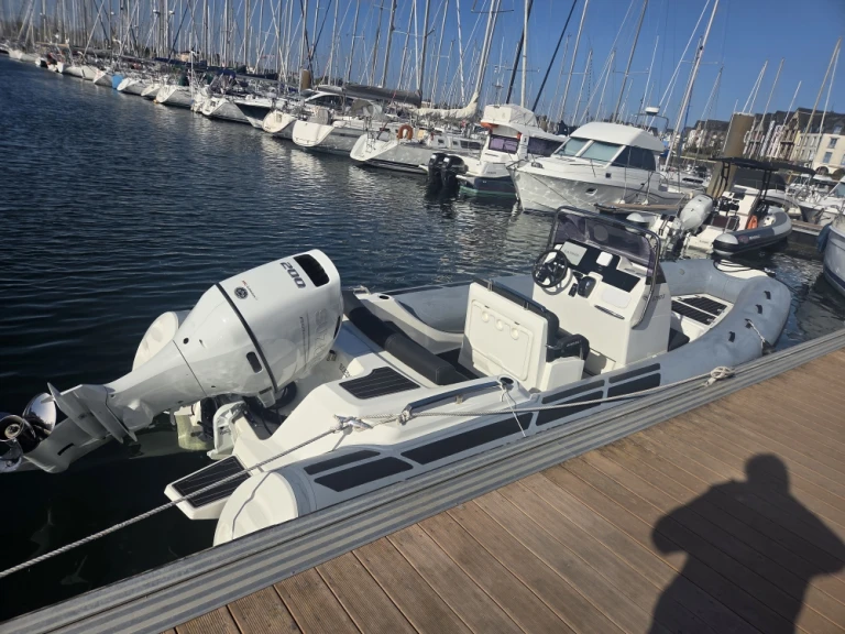 Louer Semi-rigide avec ou sans skipper Brig à Arzon