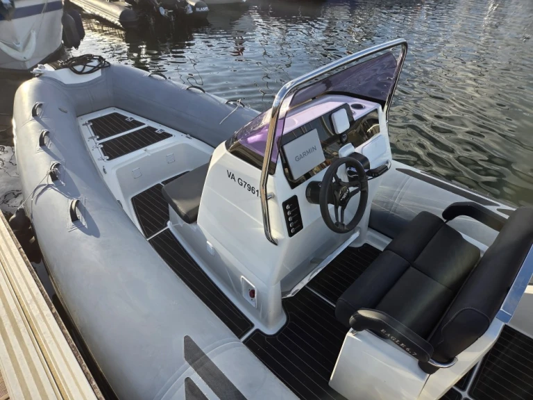 Brig Eagle 670 a louer à Arzon