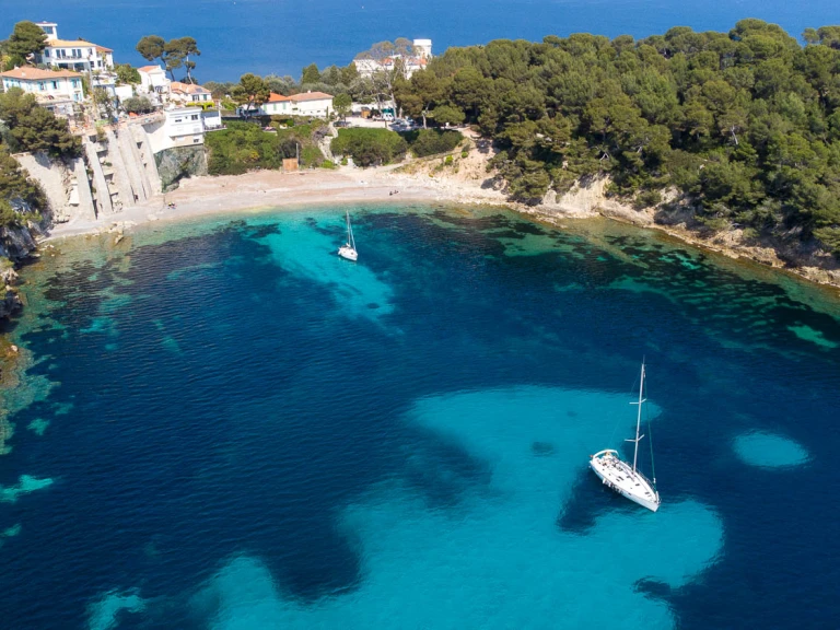 Location à Beaulieu-sur-Mer - Jeanneau Prestige 34 sur SamBoat