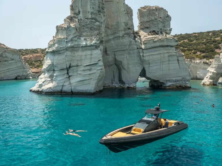 Louer Bateau à moteur avec ou sans skipper Technohull à Lávrio