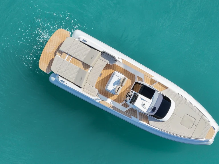 Location Semi-rigide Noah avec permis