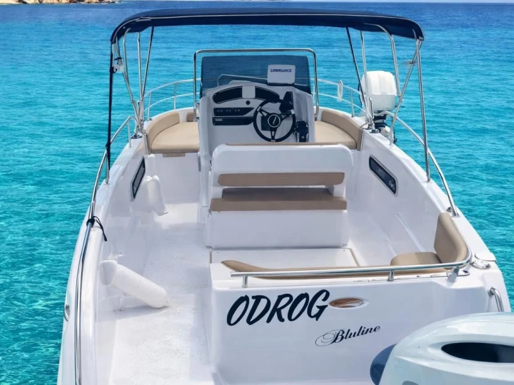 Location à Marina De Cala D'Or - Blumax bluline 21 open sur SamBoat