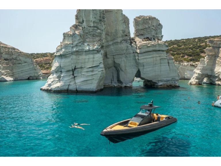 Bateau à moteur à louer à Lávrio au meilleur prix