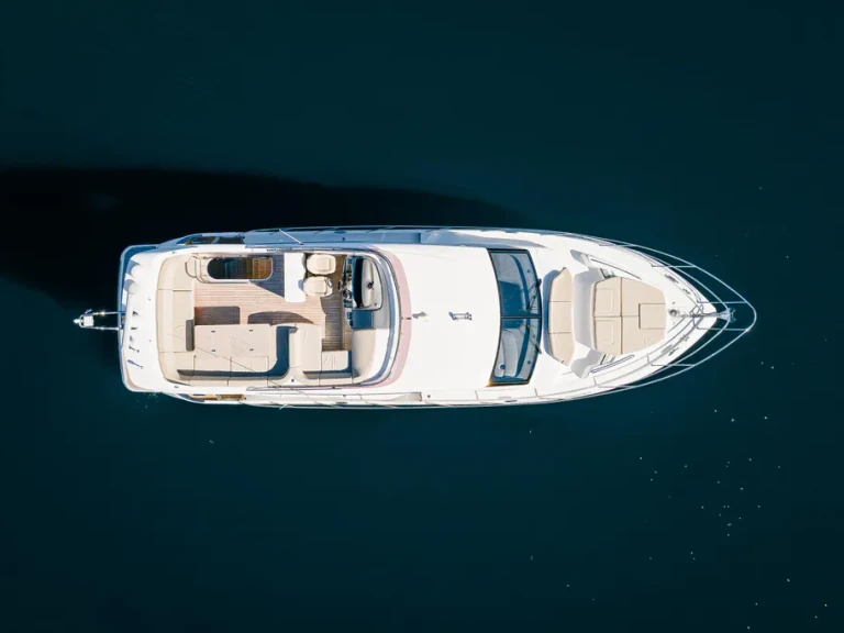 Louer Bateau à moteur avec ou sans skipper Princess à Cannes