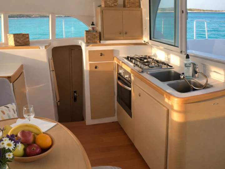Location à Sant Antoni de Portmany - Lagoon Lagoon 380 S2 sur SamBoat