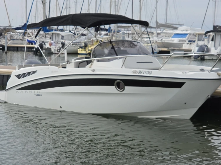 Louer Bateau à moteur avec ou sans skipper Karnic à Port-Camargue