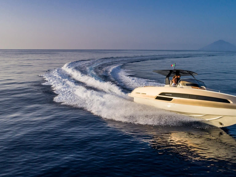 Location Bateau à moteur à Poltu Quatu - Invictus  Invictus 280 TT