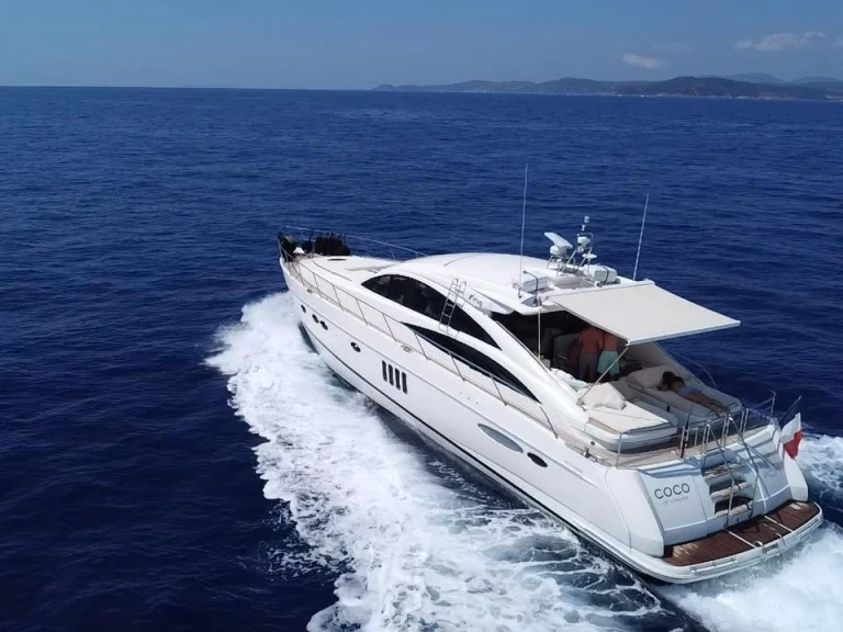 Location bateau Vieux Port de Cannes pas cher Princess V70