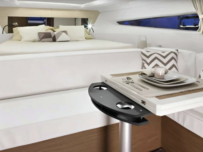 Location bateau Jeanneau Leader 36 à Cannes sur Samboat