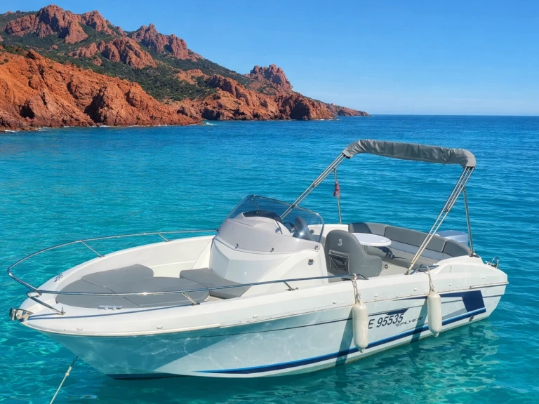 Location Bateau à moteur Bénéteau avec permis