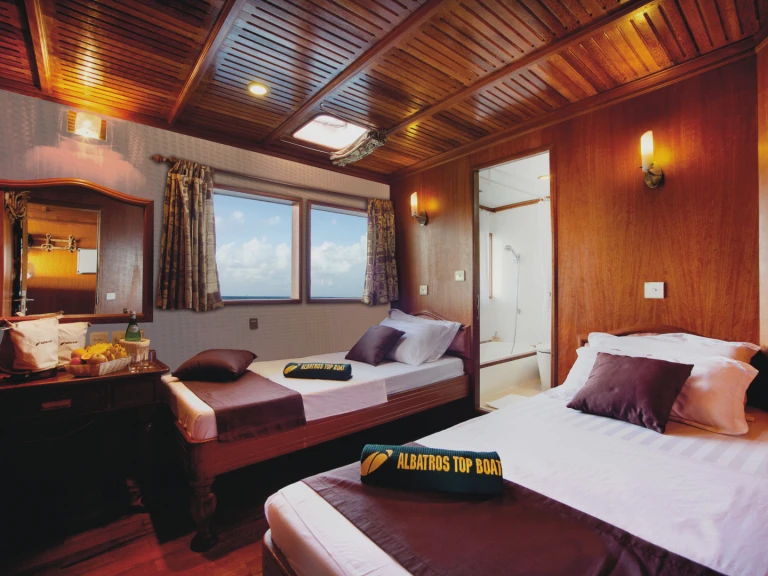 Location Bateau à moteur à Hulhumale -  Conte Max - Cabin (triple-1 double bed + 1 single bed)