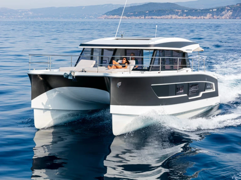 Location Bateau à moteur Fountaine Pajot avec permis
