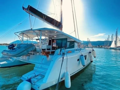 Pronajmout Katamarán se skipperem či ne Lagoon v Lávrio