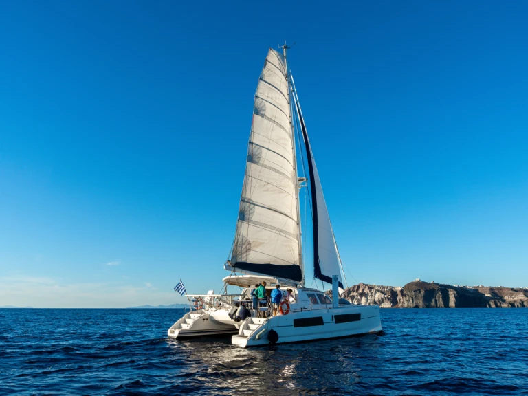 Catamaran à louer à Vlychada au meilleur prix