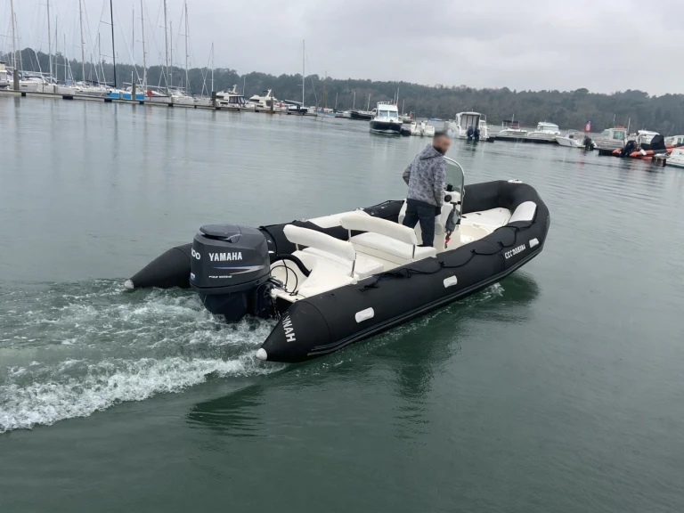 Location bateau Bombard Explorer 640 SB à Bénodet sur Samboat