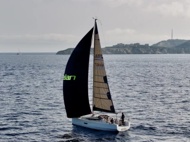 Hire Sailboat with or without skipper Elan Marseille