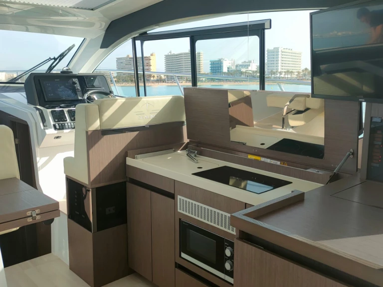 Louer Bateau à moteur avec ou sans skipper Sealine à Palma de Majorque