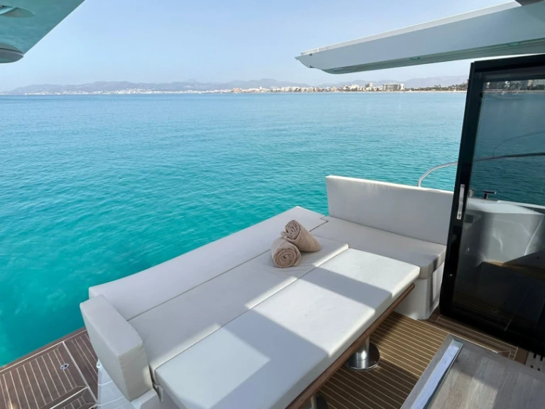 Location Bateau à moteur Sealine avec permis