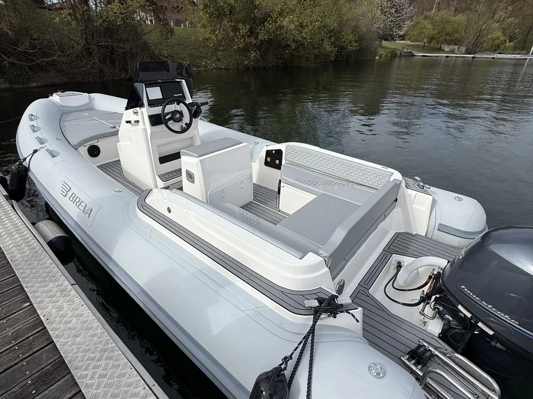 Location Semi-rigide BREVA avec permis