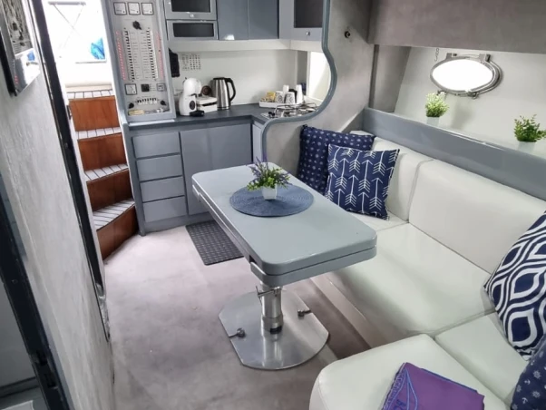 Bateau à moteur à louer à Positano au meilleur prix