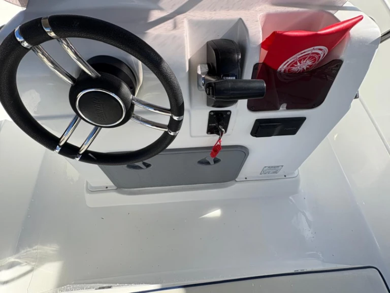 Louer Bateau à moteur avec ou sans skipper Ranieri à Tropea