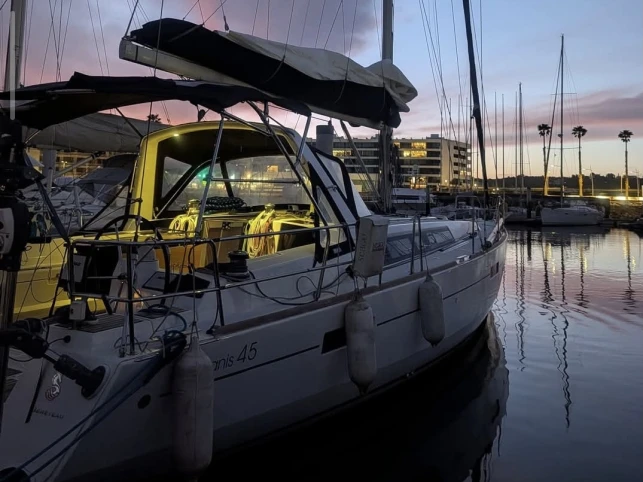 Bénéteau Oceanis 45 a louer à Lagos