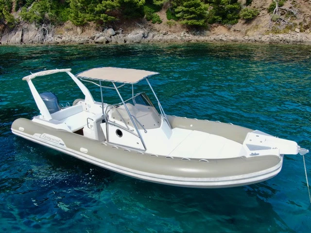Location à Cavalaire-sur-Mer - Capelli Tempest 850 Open sur SamBoat