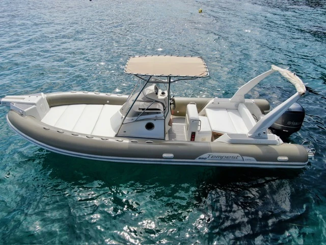 Location bateau Cavalaire-sur-Mer pas cher Tempest 850 Open