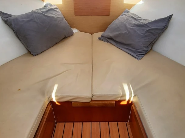 Louer Bateau à moteur avec ou sans skipper Jeanneau à France