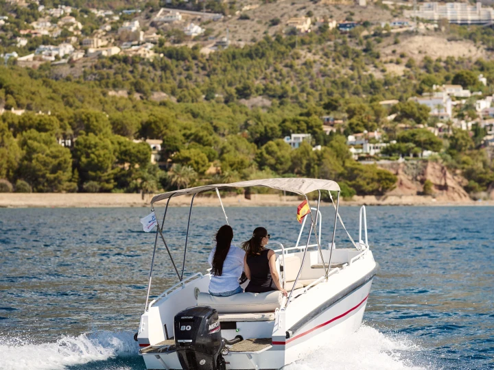 Bateau à moteur à louer à Altea au meilleur prix