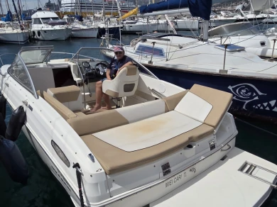 Yacht charter Toulon cheap Bayliner 642 Cuddy
