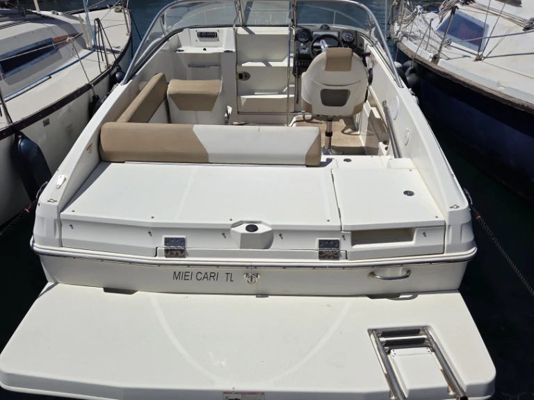 Location Bateau à moteur Bayliner avec permis