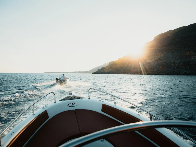 Louer Bateau à moteur avec ou sans skipper Poseidon à Órmos Makry-Gialoú