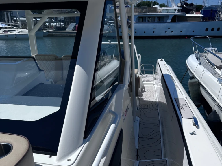 Louez un Zodiac X10CC à Cogolin