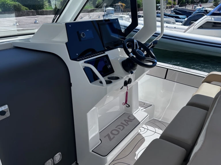 Location bateau Zodiac X10CC à Cogolin sur Samboat