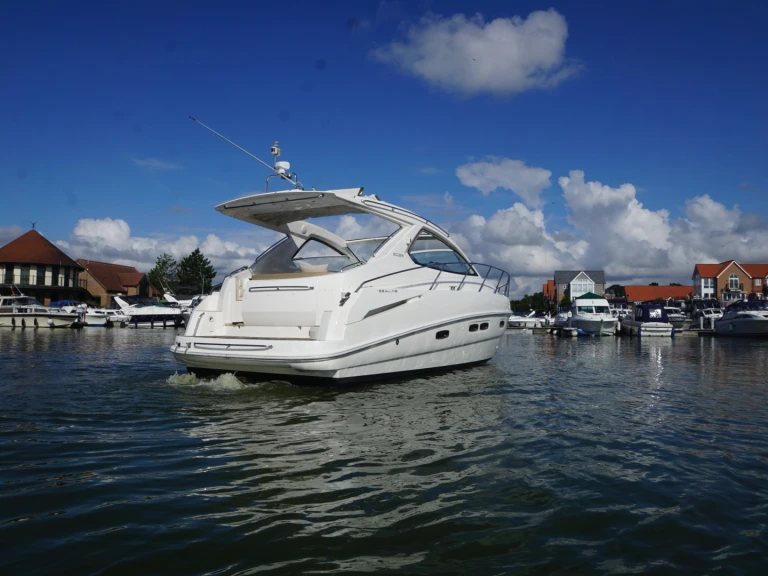 Louer Bateau à moteur avec ou sans skipper Sealine à Cannes
